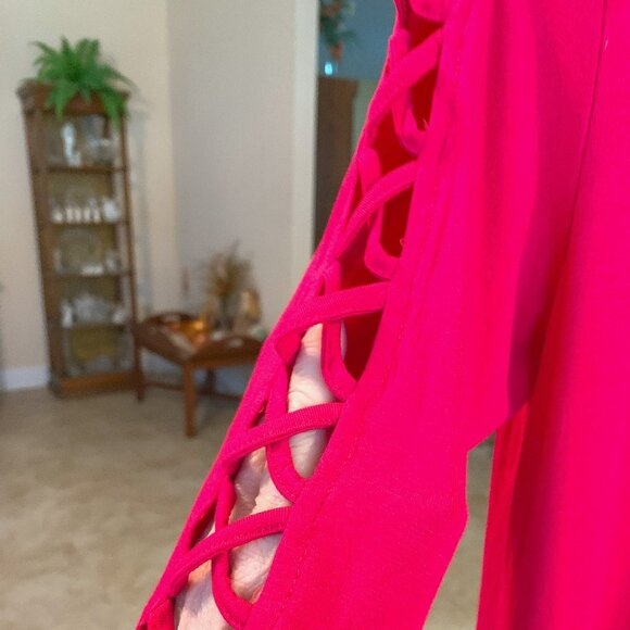 NWT Love Scarlett Red Cold Shoulder Pull Over Top size Medium $42 - Picture 4 of 6